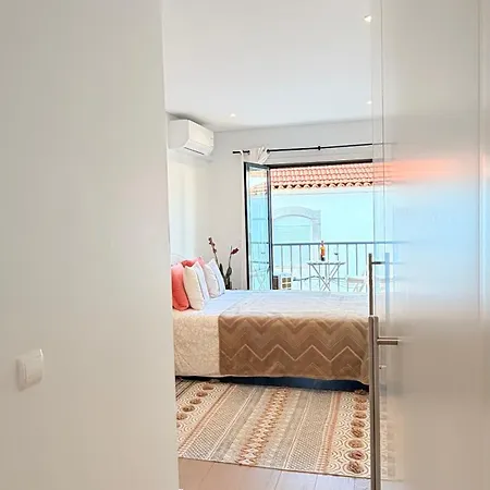 Nomad Dreams N4 Delux In-suit In Heart Of Historic Center Gasthof Cascais